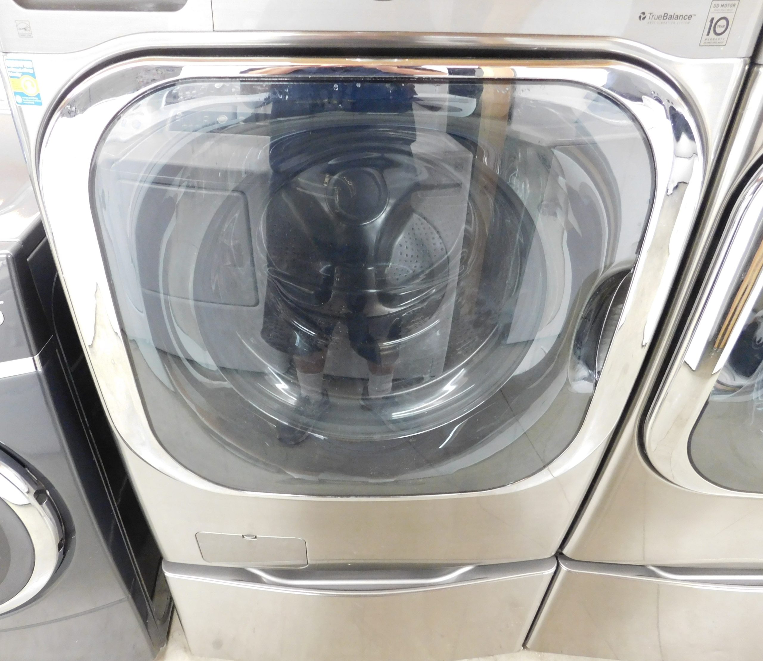 LG WASHER AND GAS DRYER-WITH STEAM- ON PEDESTALS - PRODUCT ID# A-378 - Image 5