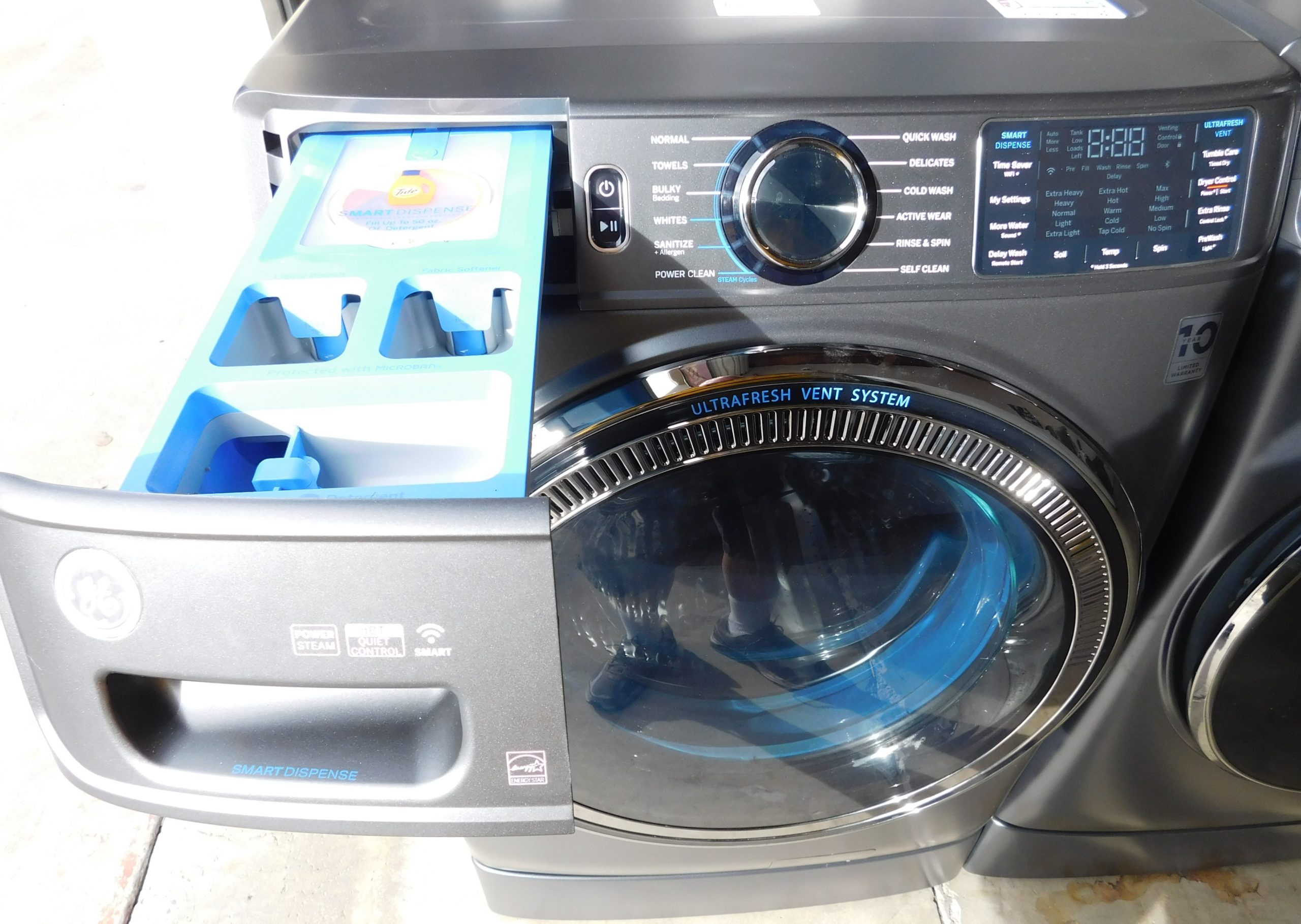 GENERAL ELECTRIC (NEW) WASHER AND GAS DRYER SET (ON MINI PEDISTAL) - (FRONT LOAD) PRODUCT ID# A-229 - Image 5