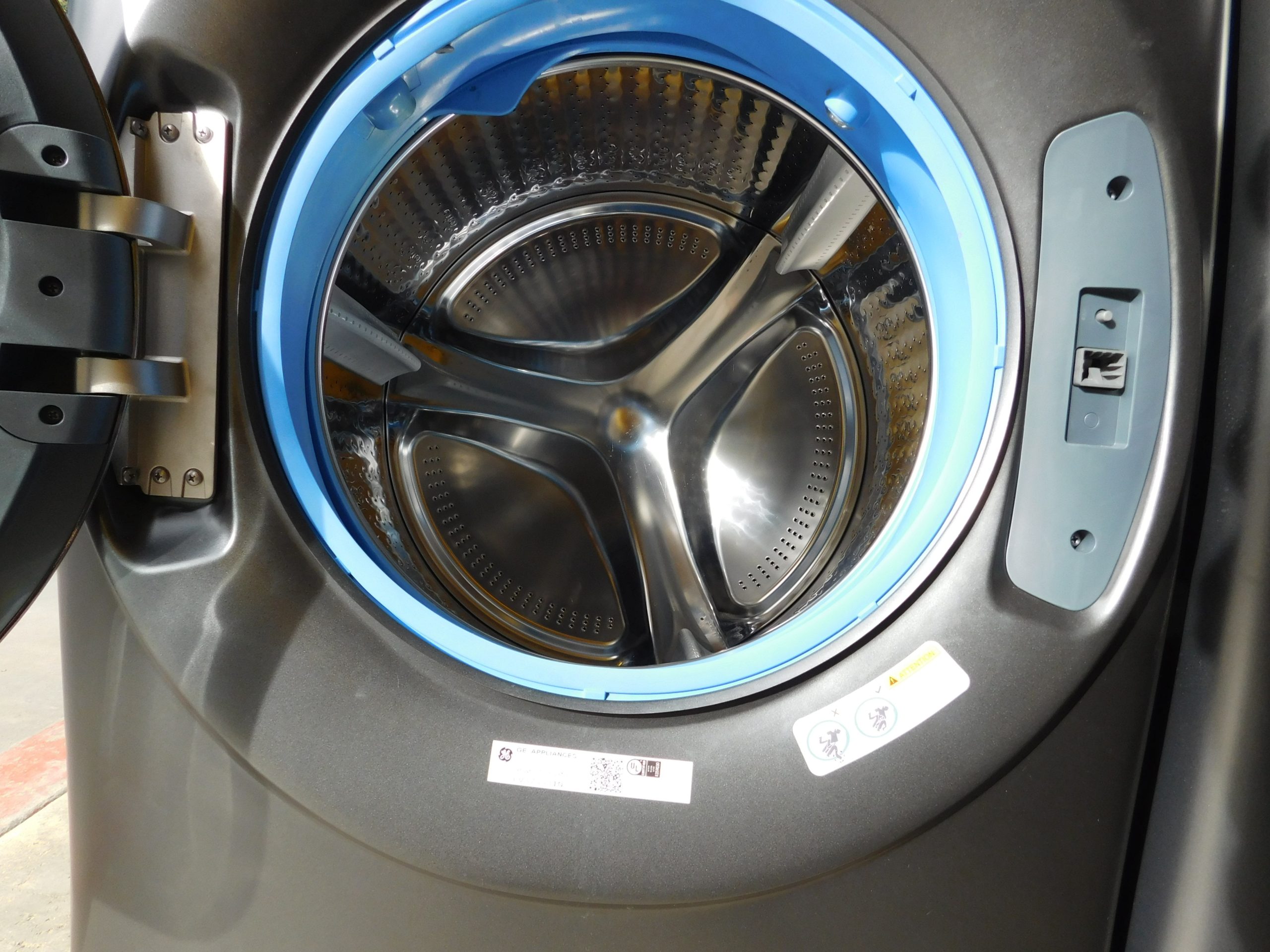 GENERAL ELECTRIC (NEW) WASHER AND GAS DRYER SET (ON MINI PEDISTAL) - (FRONT LOAD) PRODUCT ID# A-229 - Image 9