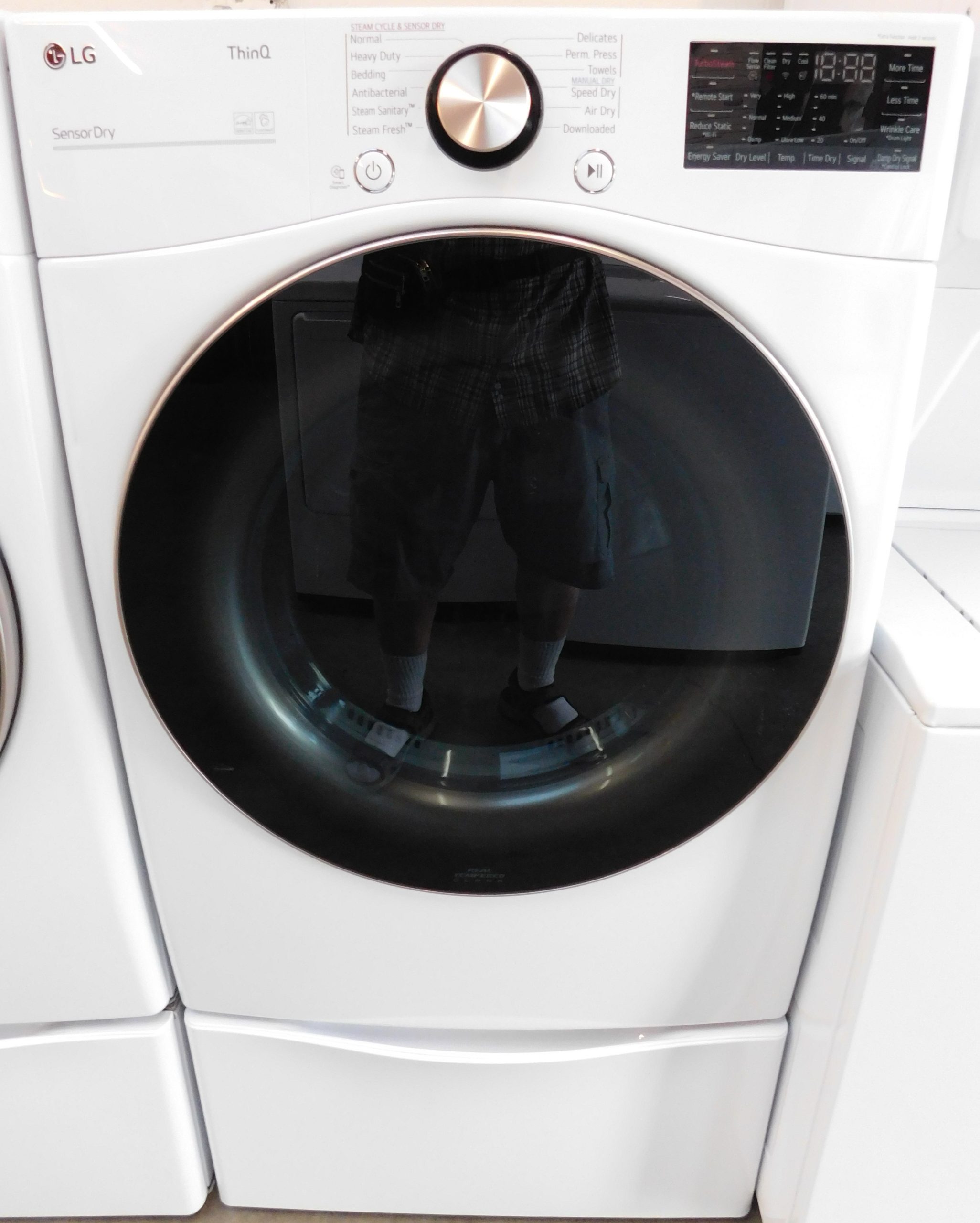 LG WASHER AND ELECTRIC DRYER-(VERY NEW)- ON PEDESTALS - PRODUCT ID# A-140 - Image 9